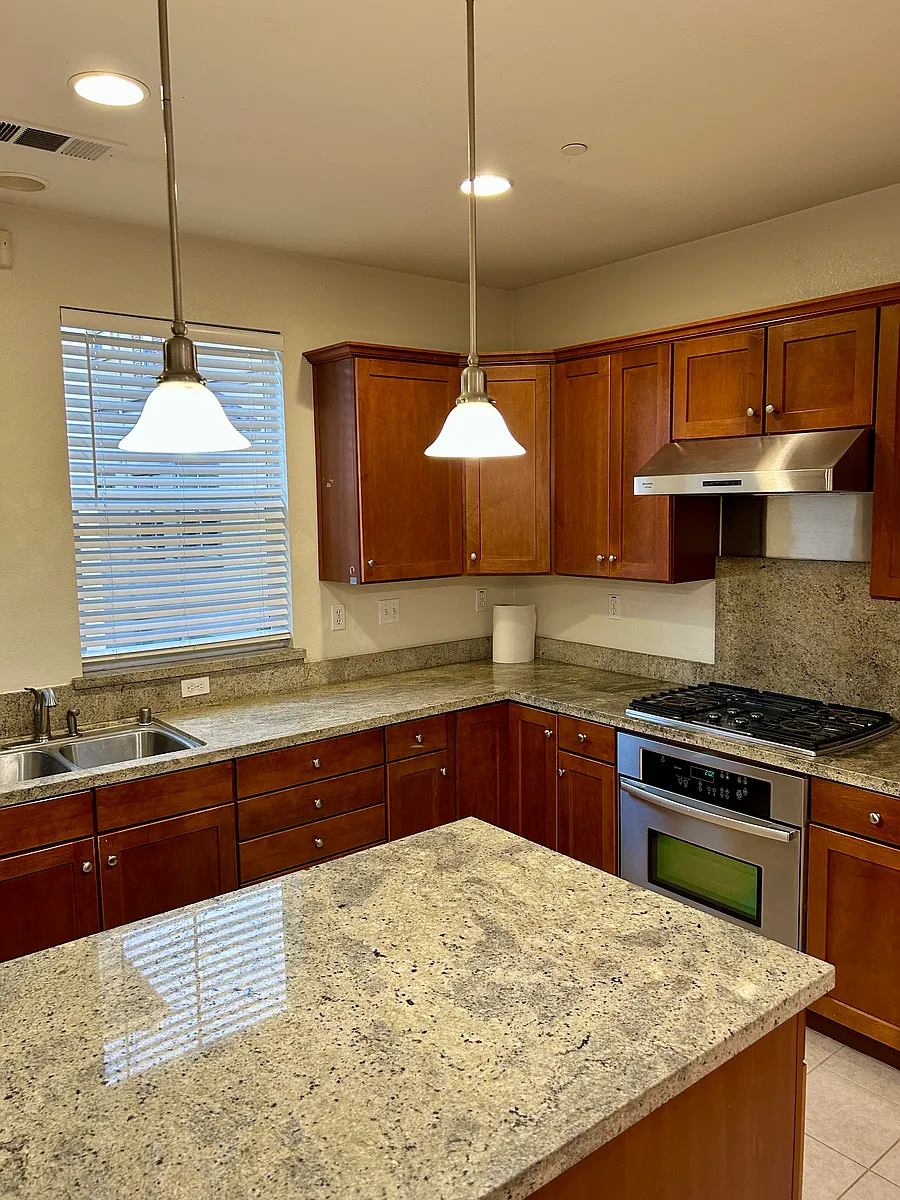 Building Photo - 216 Sullivan Way #L