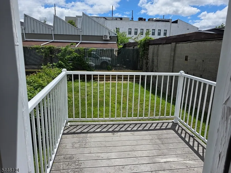 3 bed, 1.5 bath, 1300 sqft, $2,850 — Photo 3