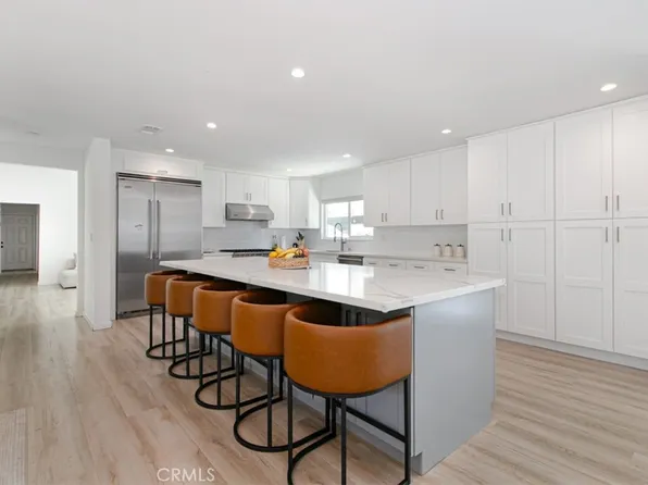 22841 Calvert St, Woodland Hills, CA 91367