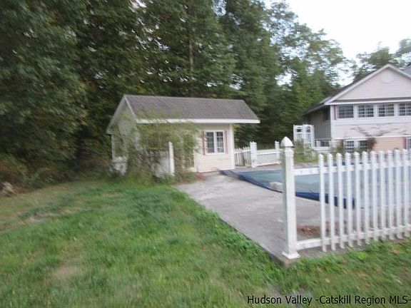 4th image of 33 Stella Dr