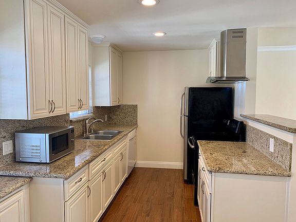 3rd image of 7517 Herschel Ave #4