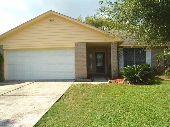 4935 Deerwood Cir, Baytown, TX 77521