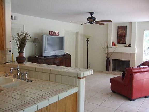 4th image of 261 Clarence Ln
