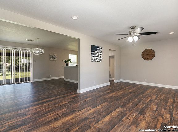 5th image of 902 Mount Kisco Dr