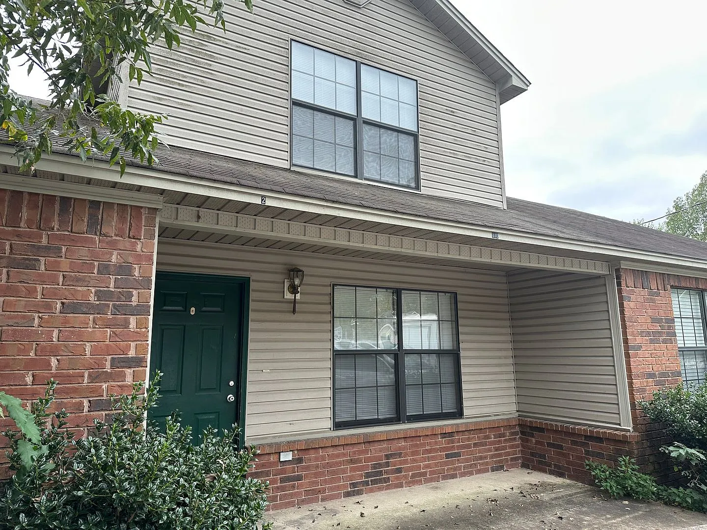 810 E L St — Photo 1