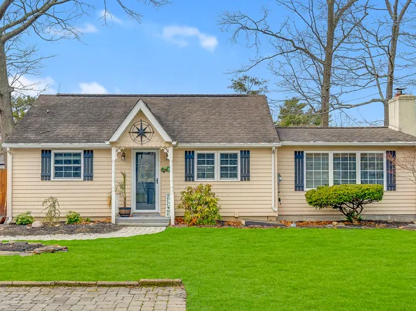 14 Chestnut St, Waretown, NJ 08758