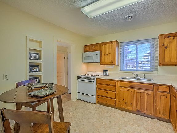 4th image of 731 Alvarado Dr SE