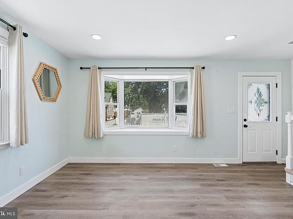4th image of 312 Maple Ave