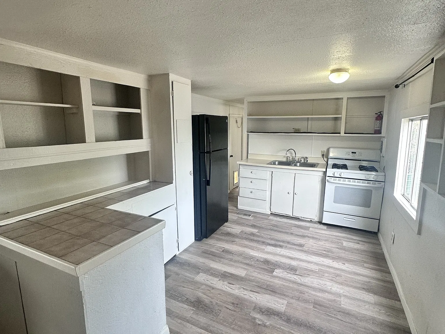 2303 S Greeley Hwy — Photo 4
