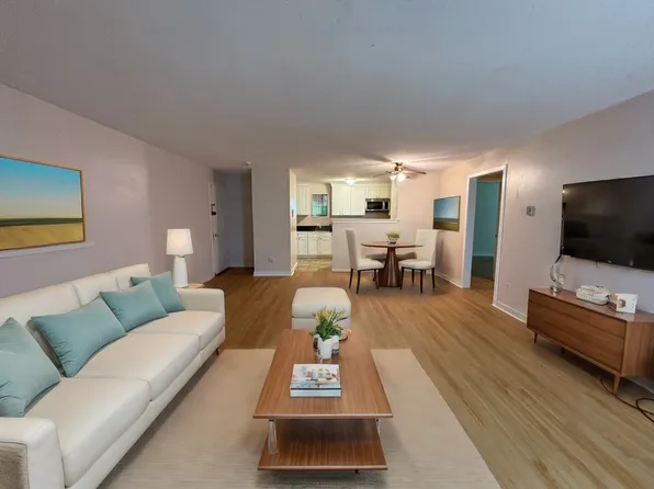 44 Evergreen Rd Unit 102, Northampton, MA 01053