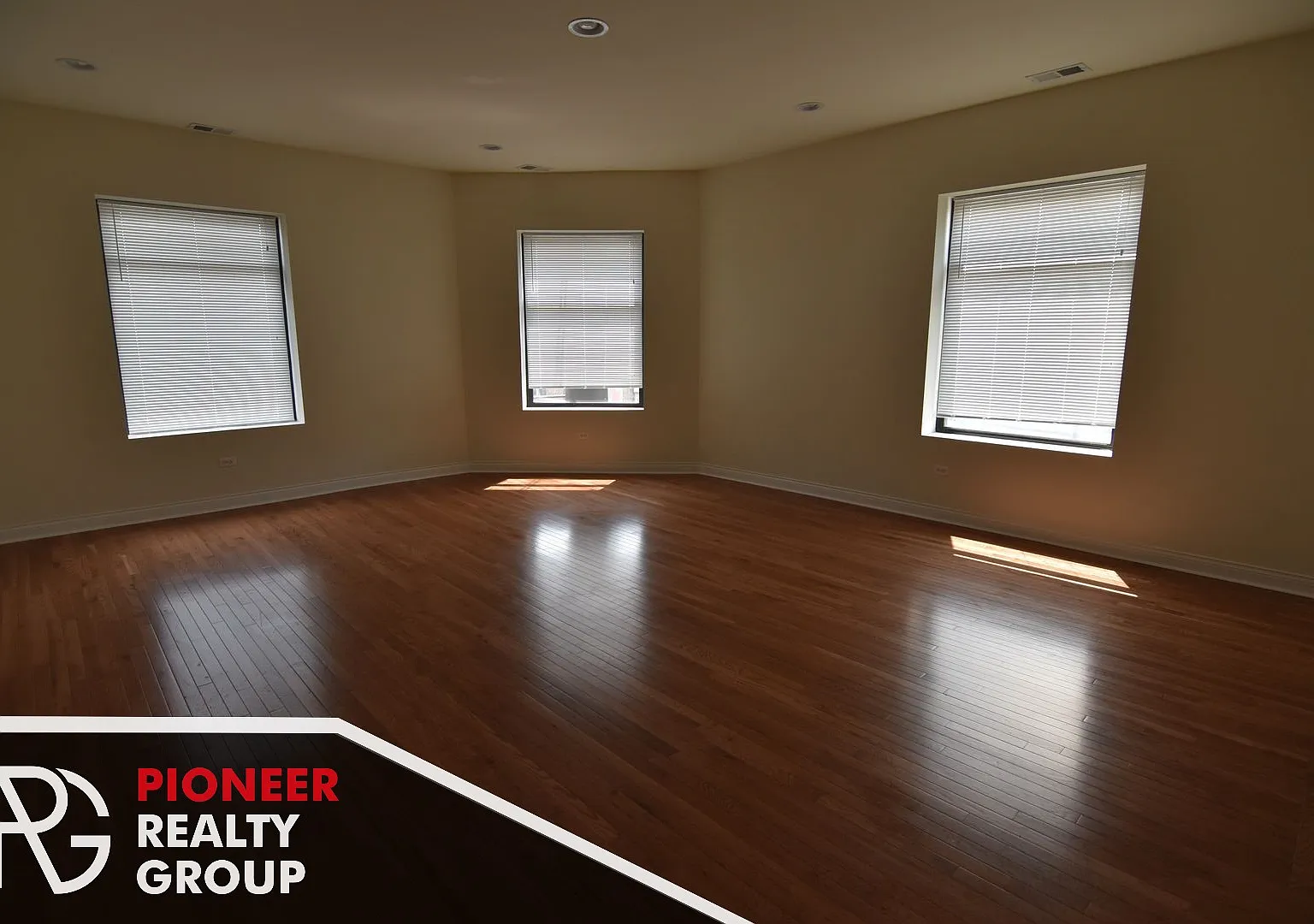 3 bed, 1300 sqft, $4,700 — Photo 1
