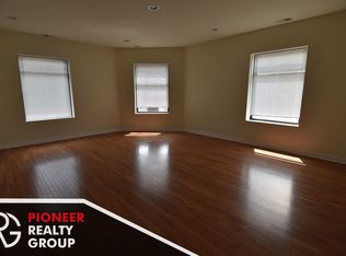 802 W Belmont Ave APT 3E, Chicago, IL 60657