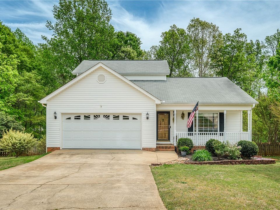 1st image of 111 Brooke Lee Cir