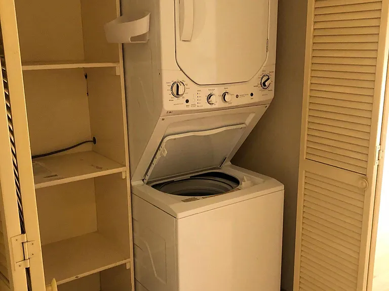 Washer/dryer and storage