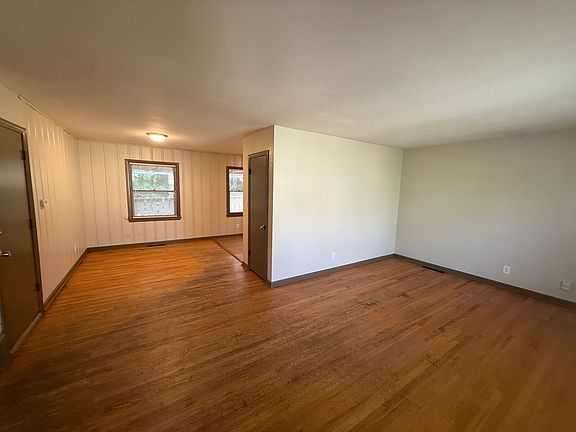 2nd image of 9605 Belmont Ave