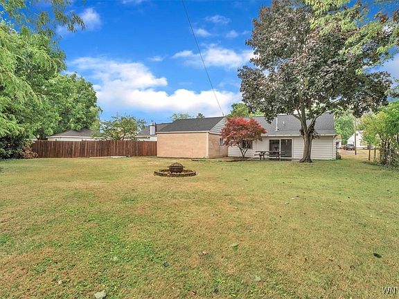 4th image of 46 Chardon Dr