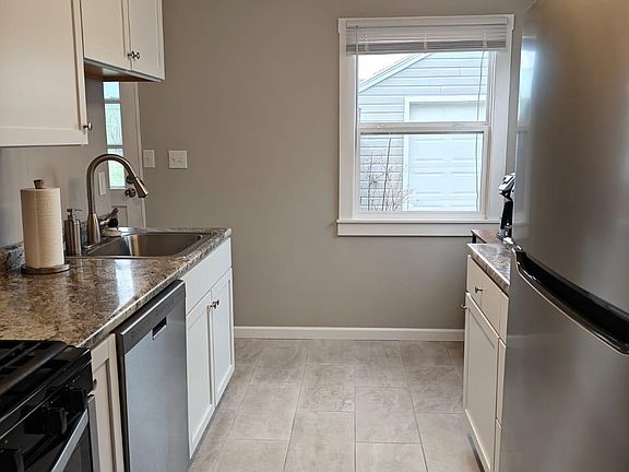 5th image of 419 Sherwood Ave