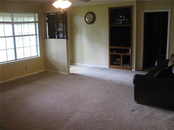 5th image of 115 Lou Ave