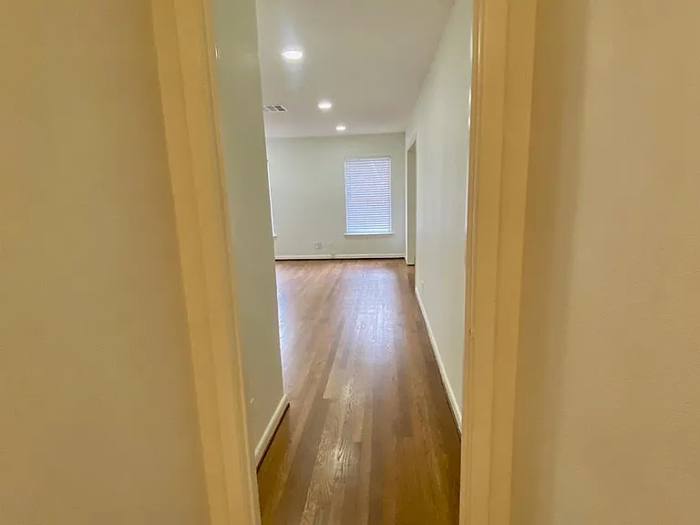 3118 Castlewood St — Photo 29