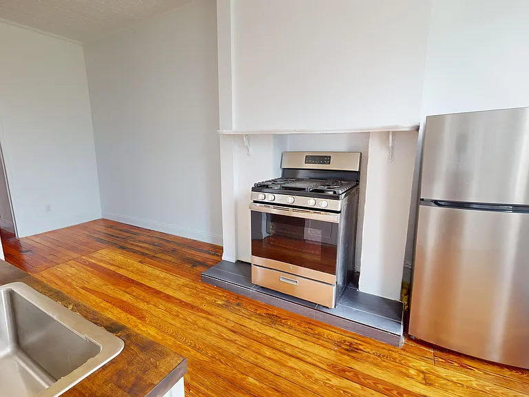 90 Berry St #4L — Photo 10