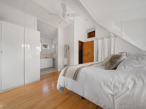 3rd image of 2149 Dartmouth St