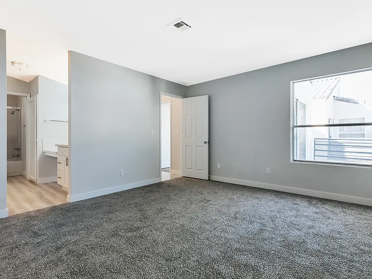 # Guardian Realty 6250 W Flamingo Rd Apt 55 Las Vegas Condo Rental masterbedroom with balconey and bathroom_02062020