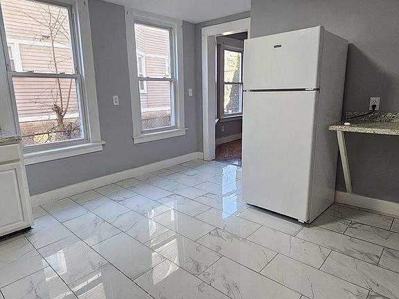 4th image of 97 Blake St Floor 1