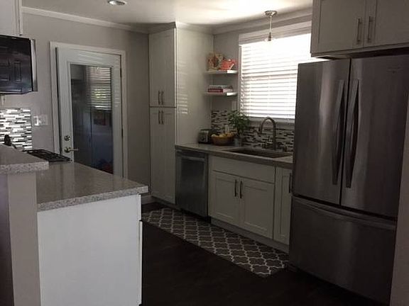 3rd image of 1213 N San Pedro St