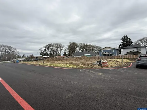 2 Symphony Way, Lebanon, OR 97355