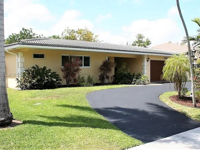 1933 Twin Dolphin Ln — Photo 1