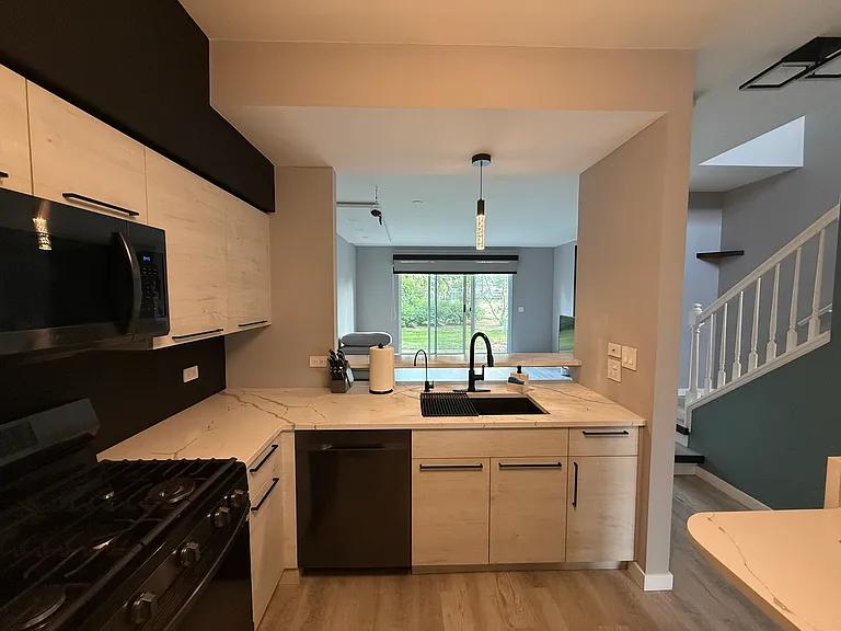 384 Hunterdon Ct #384 — Photo 4