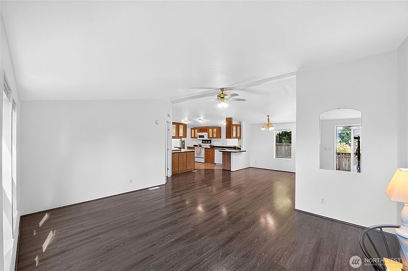 5th image of 1450 Northlake Way NW