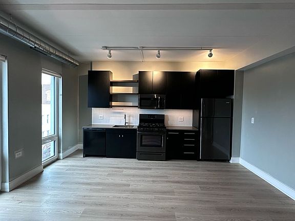 2nd image of 933 W Belmont Ave #505