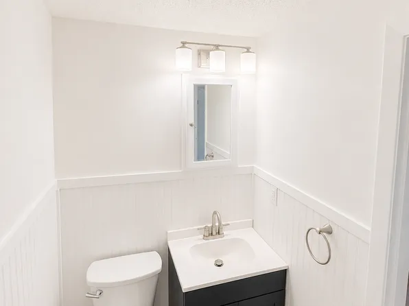 209 South St, Wrentham, MA 02093