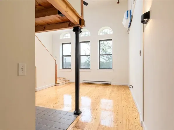 1 Central St #5, Southbridge, MA 01550