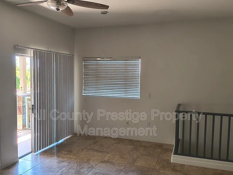 815 E Rose Ln #110 — Photo 12