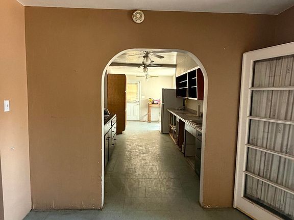 3rd image of 109 N LOS ROBLES Drive