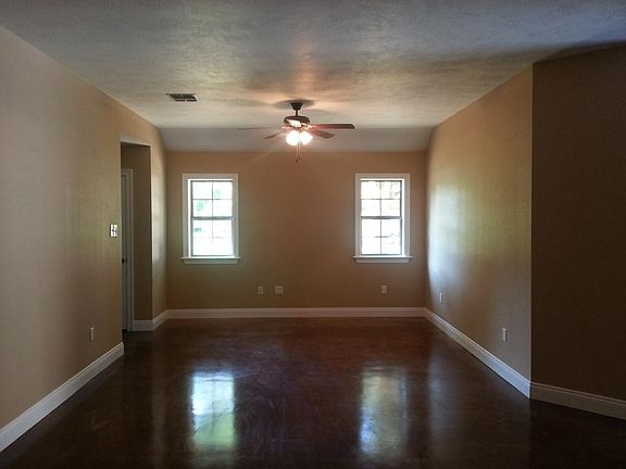 3rd image of 5907 Perry Ln #A