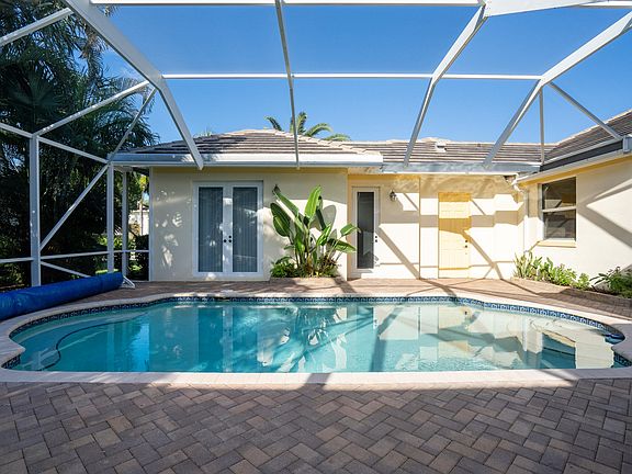2nd image of 9014 Castle Harbour Cir