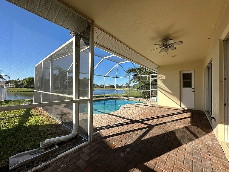 565 Limerick Dr — Photo 5
