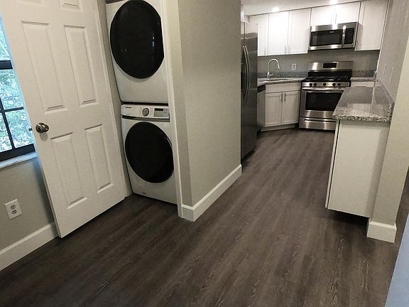 2nd image of 411 S Willow Ave