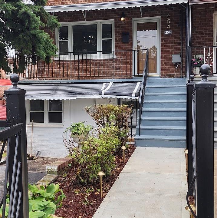 1st image of 954 E 212th Street