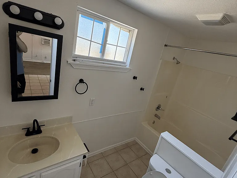 2692 Ithaca St — Photo 6