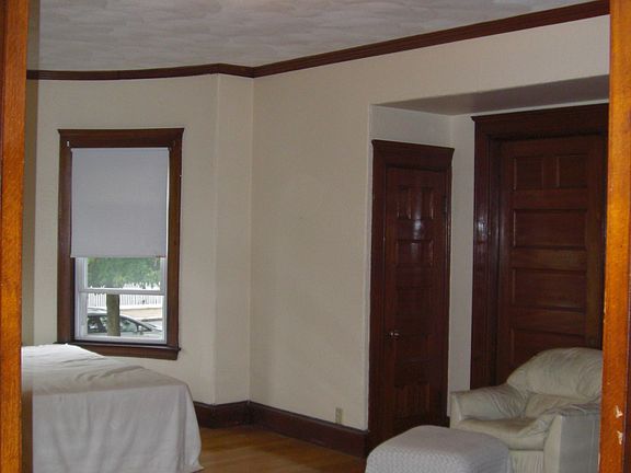 5th image of 151 Summer St