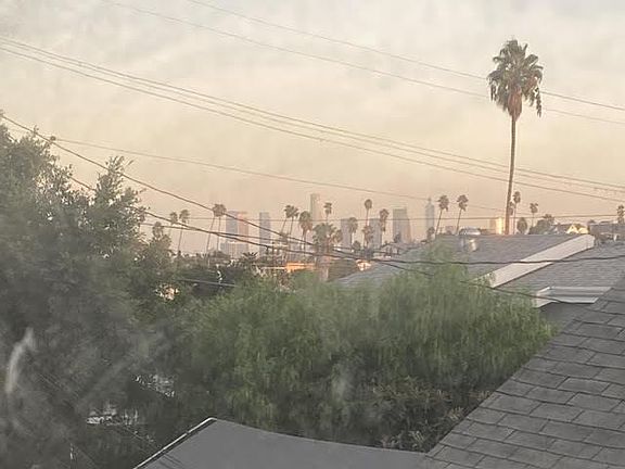 2nd image of 734 1/2 N Hobart Blvd
