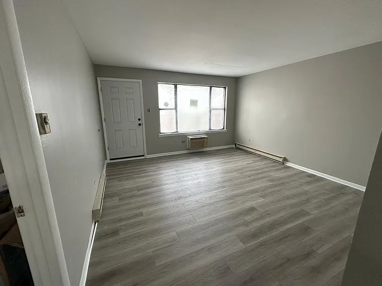 8646 S Roberts Rd — Photo 8