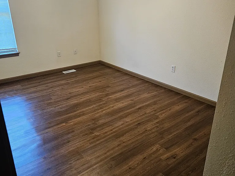 704 Glenstone Dr — Photo 17