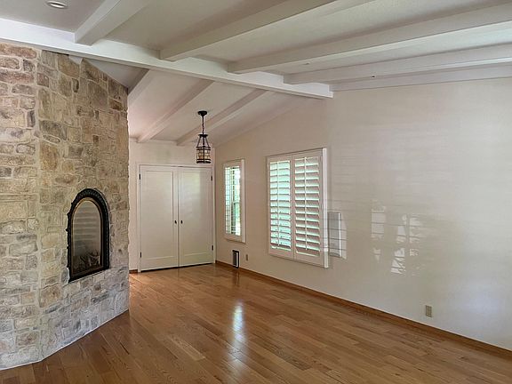 3rd image of 1841 Doane Ave