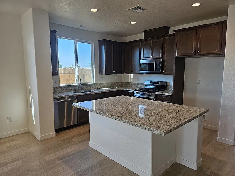 1870 Trinity Ct — Photo 8