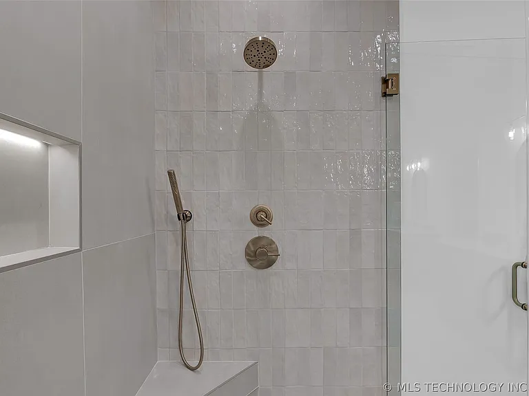 515 W El Paso St — Photo 52